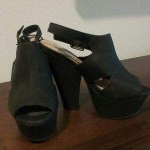 Black Steve Madden heals